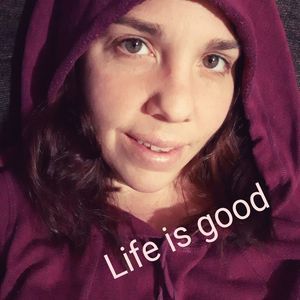 Meet your Posher, Larissa